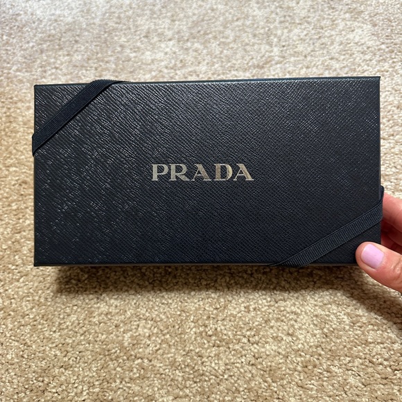 Prada City Calf wallet! Authentic! New in box! - Picture 2 of 13